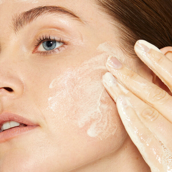 Zarania Daily Milkfoliant - Gentle Exfoliating & Nourishing Skin Scrub - Image 3